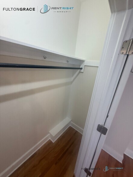 Building Photo - 2065 W Lawrence Ave