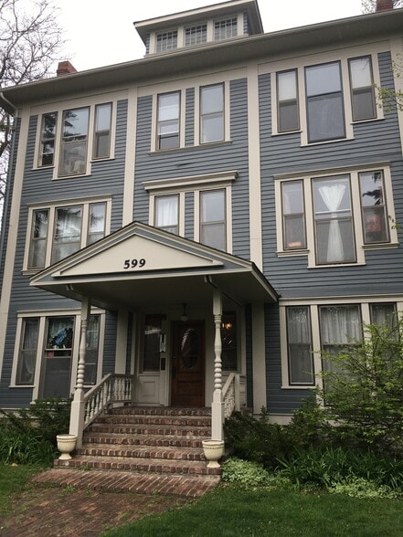 Building Photo - 599 Laurel Ave