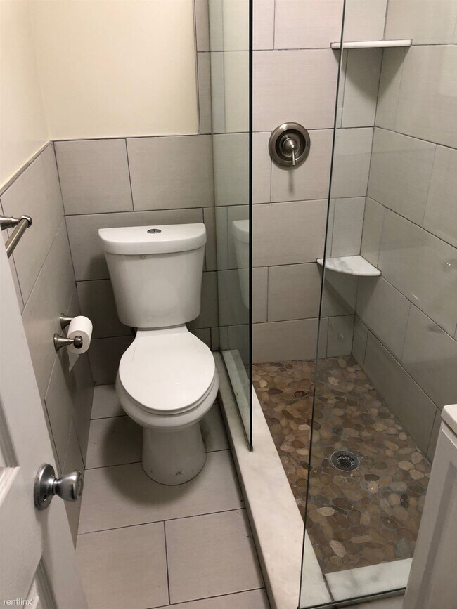 Building Photo - Studio, 1 bath  - 1126 Spruce St Apt 1F