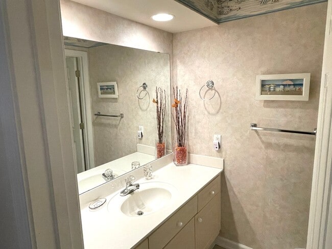 Building Photo - Four-month rental - Furnished Two Bedroom Condo at Eastport on Waterway!