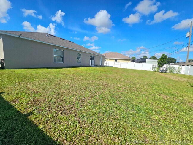 Building Photo - 1465 SW San Esteban Ave