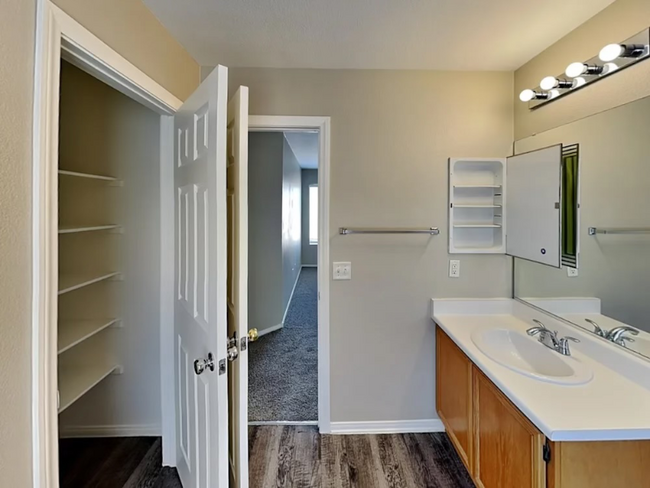 Building Photo - 9804 Grand Fir Ct