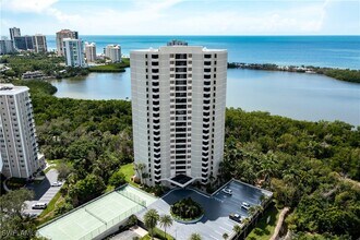 Building Photo - 5555 Heron Point Dr