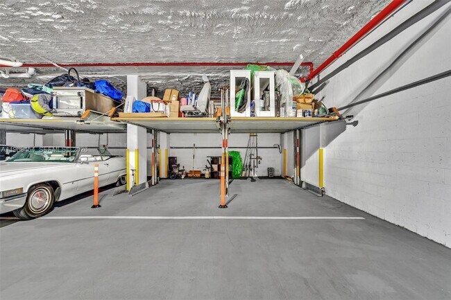 Building Photo - 9901 E Bay Harbor Dr