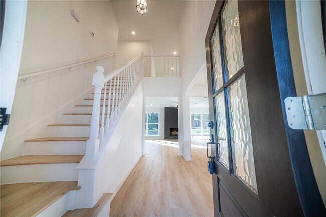 Building Photo - 3547 Glenwood Springs Dr