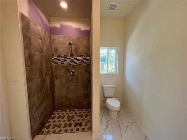 Building Photo - PRICE IMPROVEMENT!!!-LARGE 4 BED/2BATH/2CA...