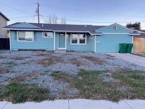 Building Photo - Lovely 3 Bedroom, 2 Bath House - Washer/Dryer, Dishwasher, Long Driveway, Fenced Backyard