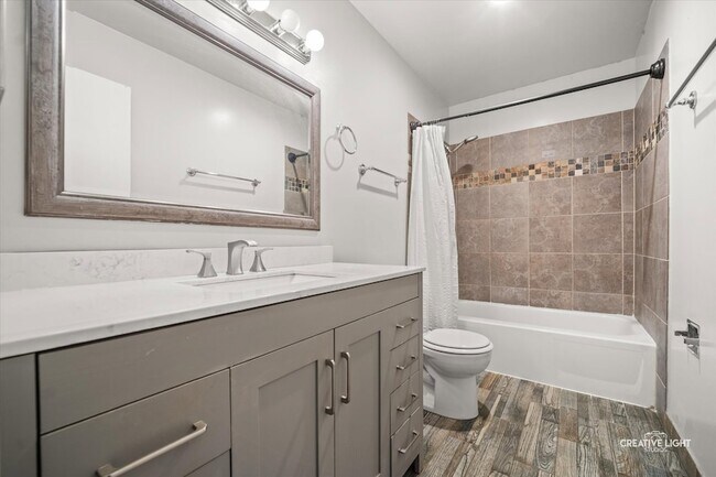 Building Photo - 772 Circle Dr