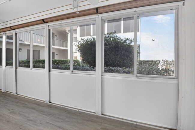 Building Photo - 450 Piedmont J