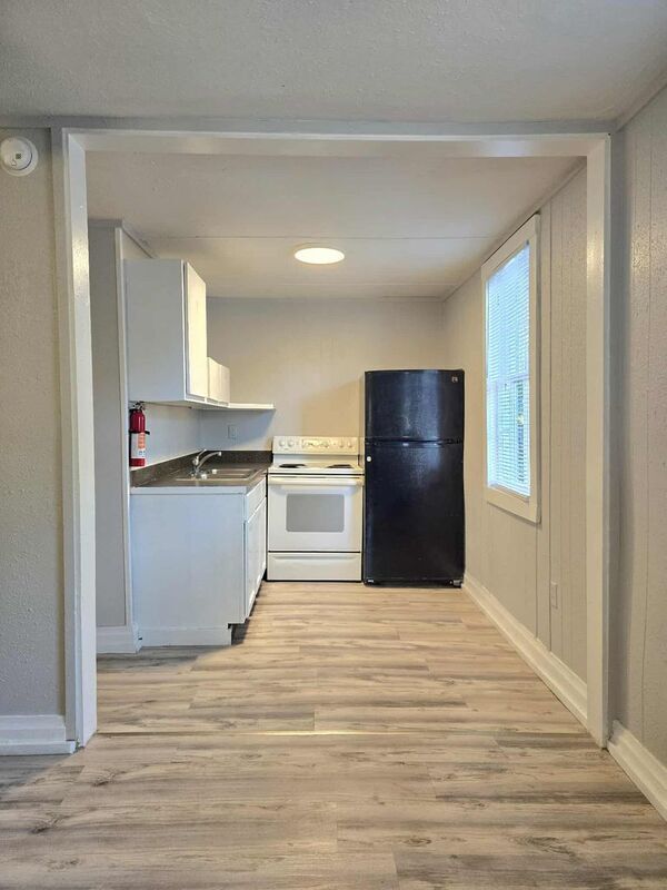 Building Photo - 2219 Everett St