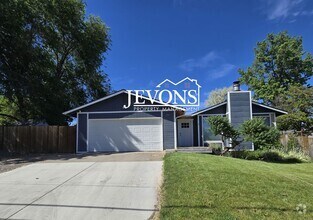 Building Photo - Comfortable family home with 3 bedrooms, f...