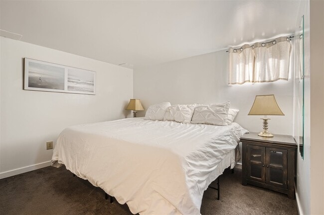 Building Photo - 2151 S Cherokee St