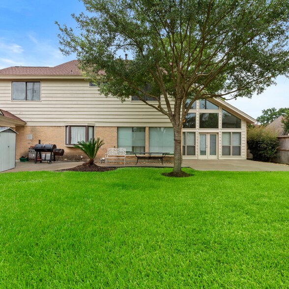 Building Photo - 16607 Brenton Oaks Dr