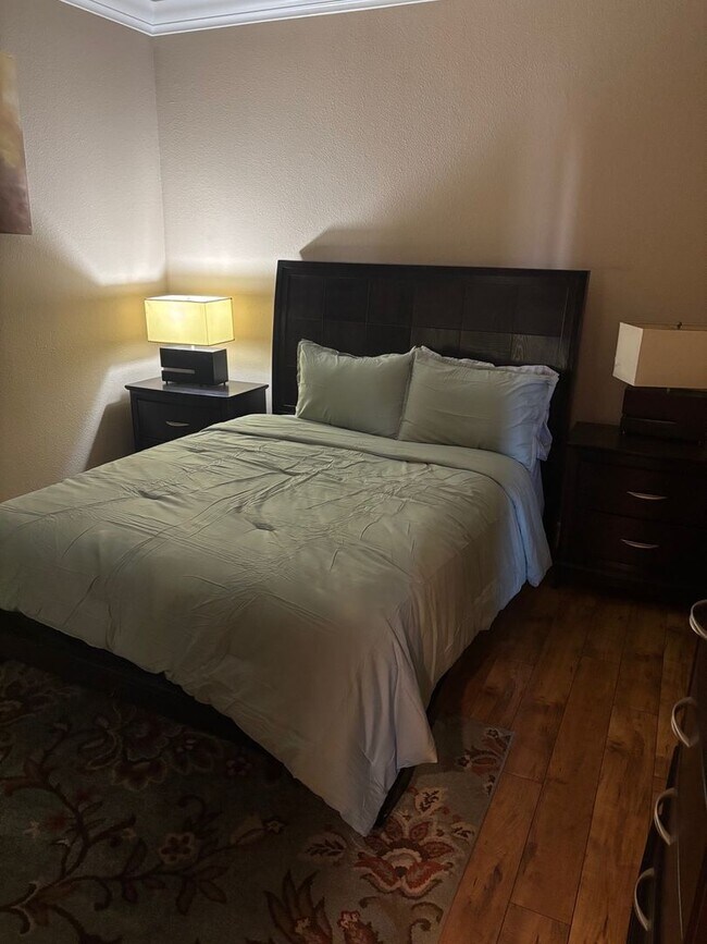 Building Photo - Meridian Furnished 2 Bd / 2 Ba Luxury Condo - Resort Style Living.
