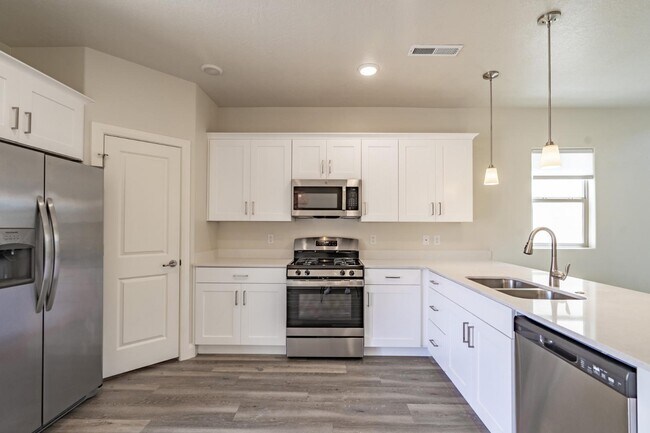 Building Photo - 548 N 550 W