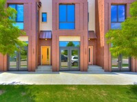 Building Photo - Incredible Wheeler District Townhome