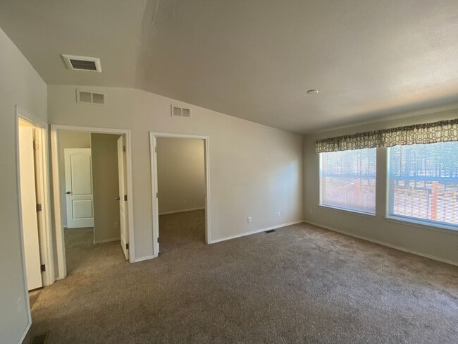 Building Photo - Gorgeous Home w/Huge Shop in La Pine!
