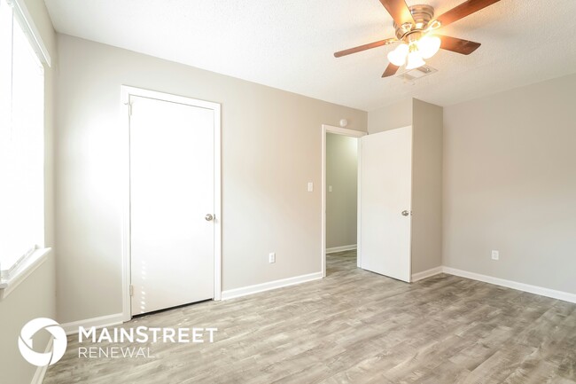 Building Photo - 541 Closhire Ln
