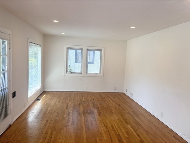 Building Photo - 679 St Mary Ave