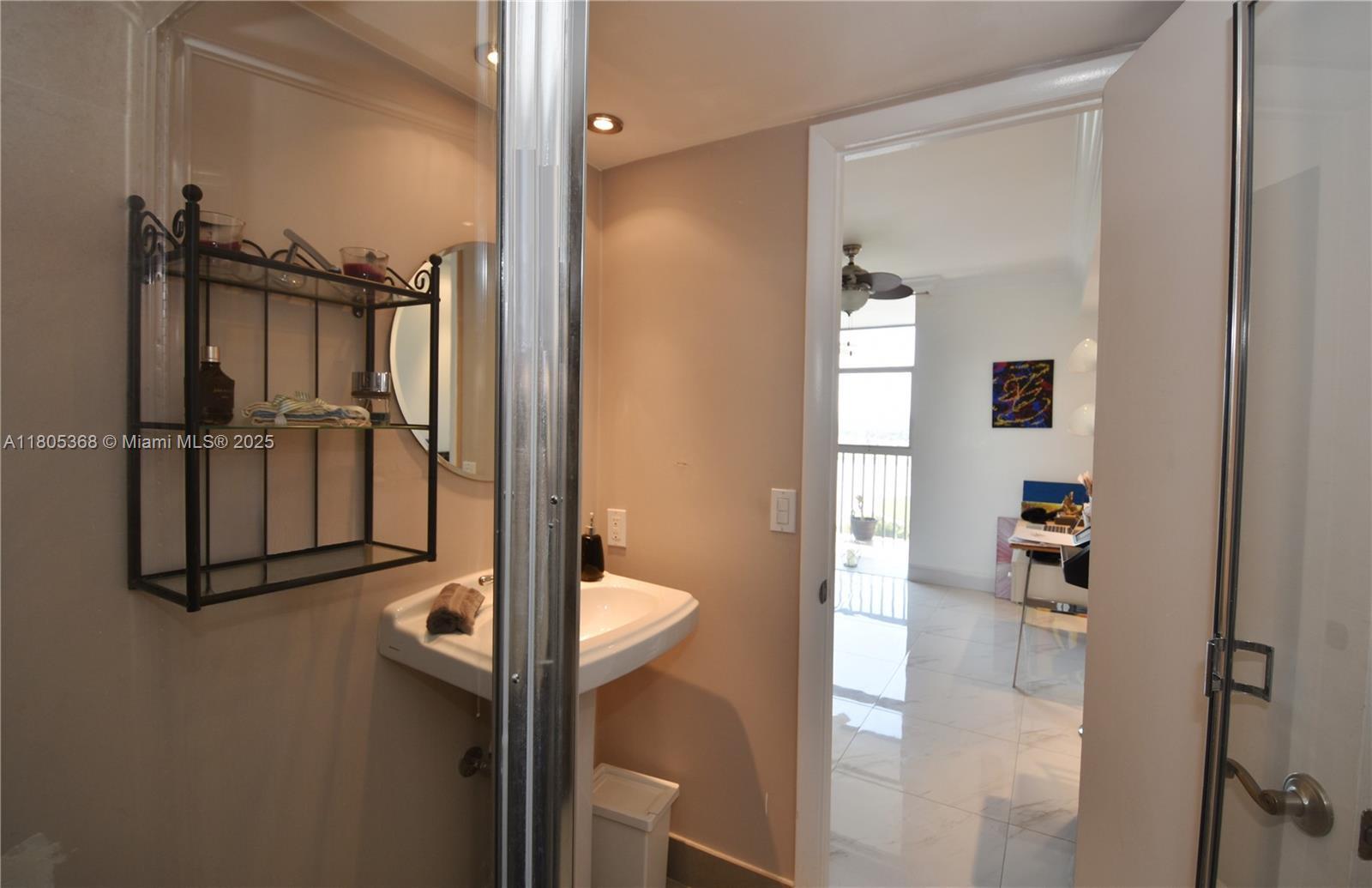 Building Photo - 3731 N Country Club Dr