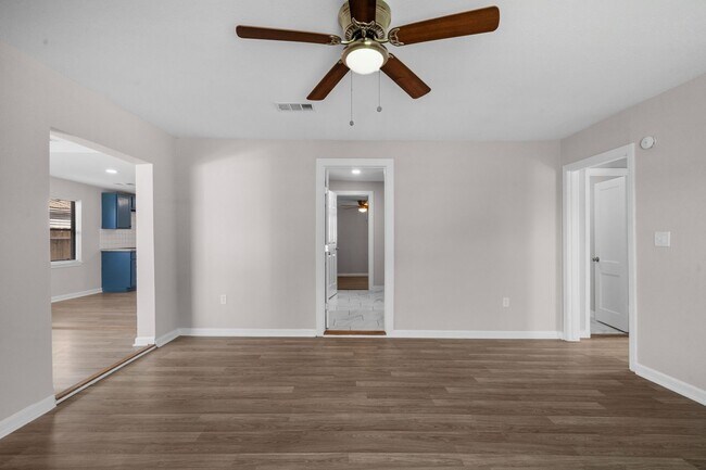Building Photo - Charming 5- Bedroom Home in the Heart of T...