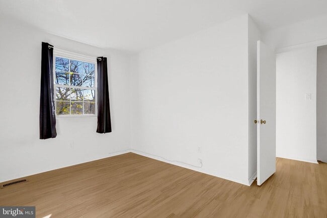 Building Photo - 9911 Whitewater Dr