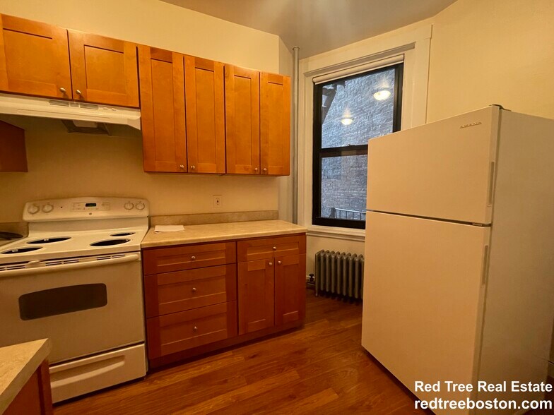 Building Photo - 504 Beacon St