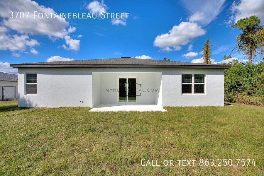 Building Photo - 3707 Fontainebleau St