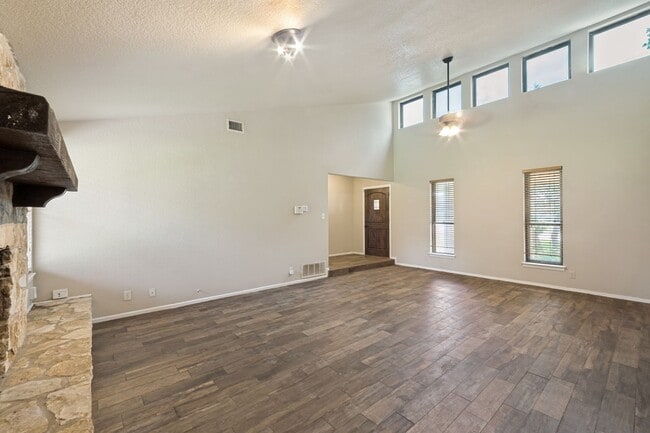 Building Photo - 16115 Wolf Creek St