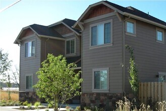 Building Photo - r804