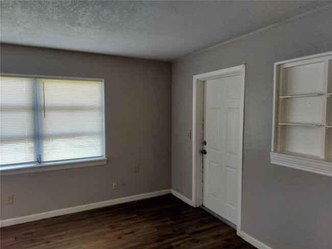 Building Photo - 215 Lark Ave