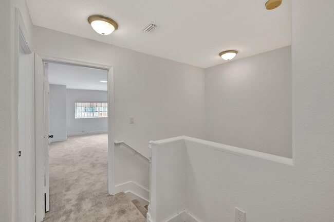 Building Photo - 3055 Riverside Dr