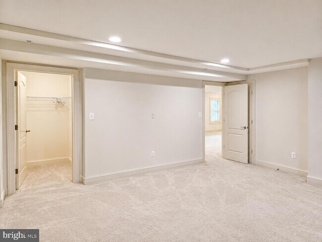Building Photo - 3348 Burton Dr