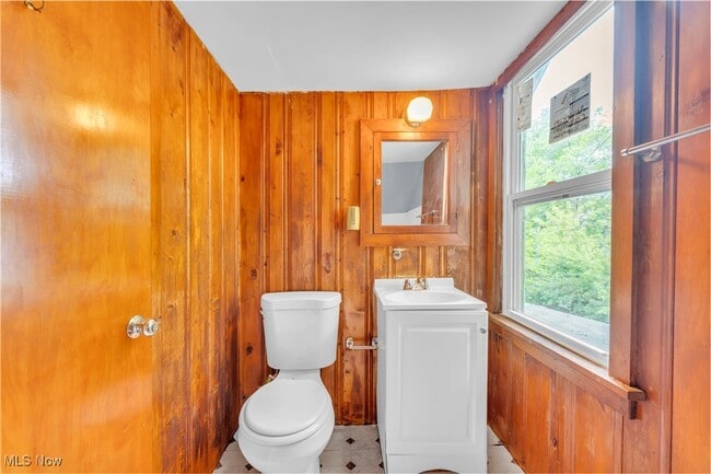 Building Photo - 913 Helmsdale Rd