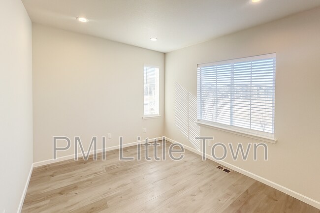 Building Photo - 8734 Middle Frk St