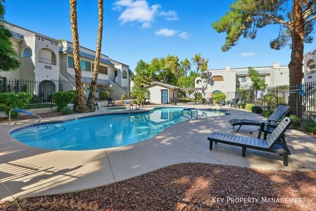 Building Photo - 1418 Santa Margarita St