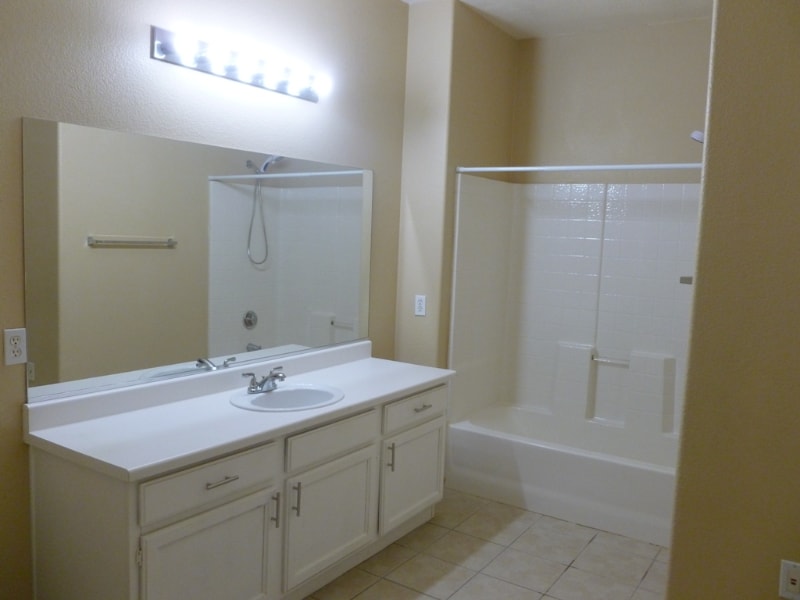 Building Photo - 3400 Cabana Dr