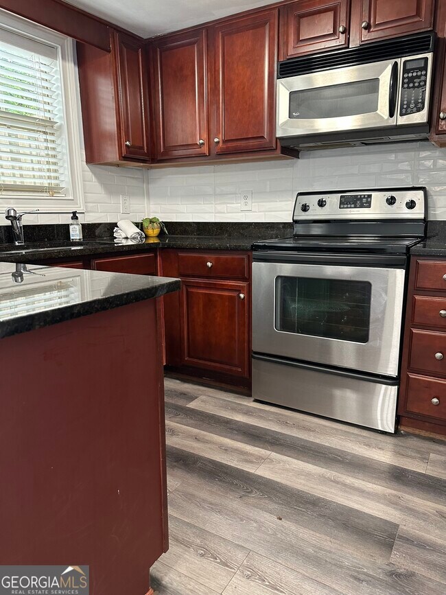 Building Photo - 35 Villa Ct SE