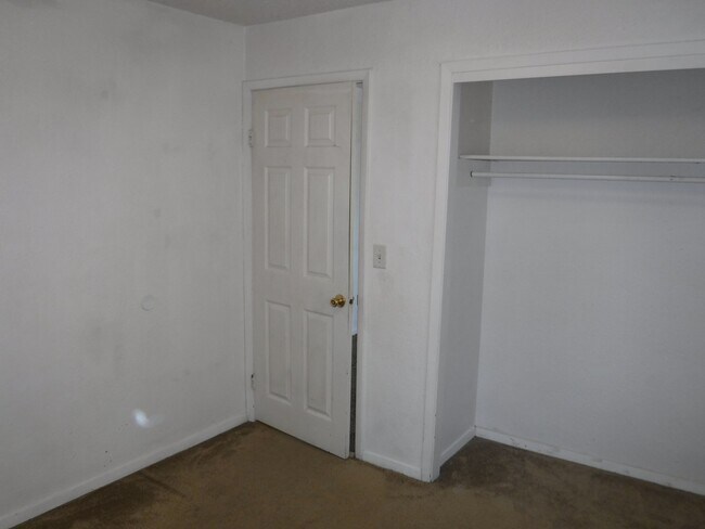 Building Photo - 9837 Olympic Dr NE