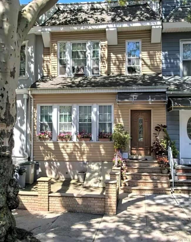 Building Photo - 72-36 67th Pl