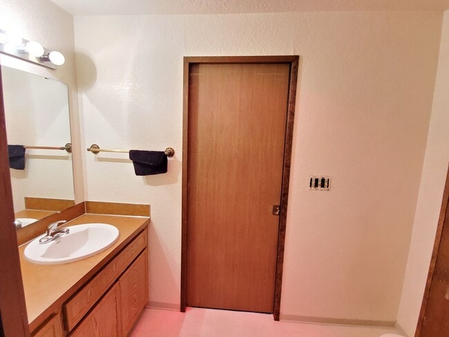 Building Photo - Hajek