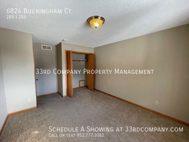 Building Photo - Bright, Updated Twin Home on Cul-de-sac ne...