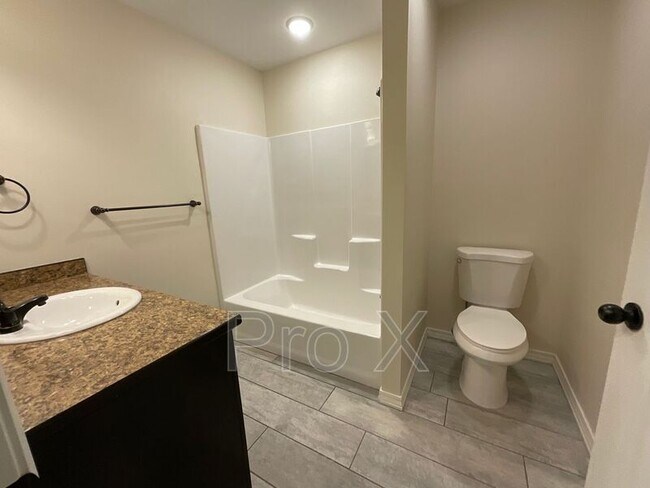 Building Photo - 408 Carson Way