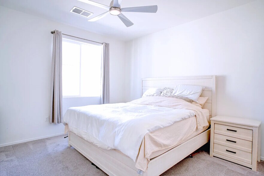 Building Photo - 5503 Sandcliff Ln