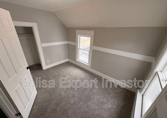 Building Photo - 425 Greenlawn Ave