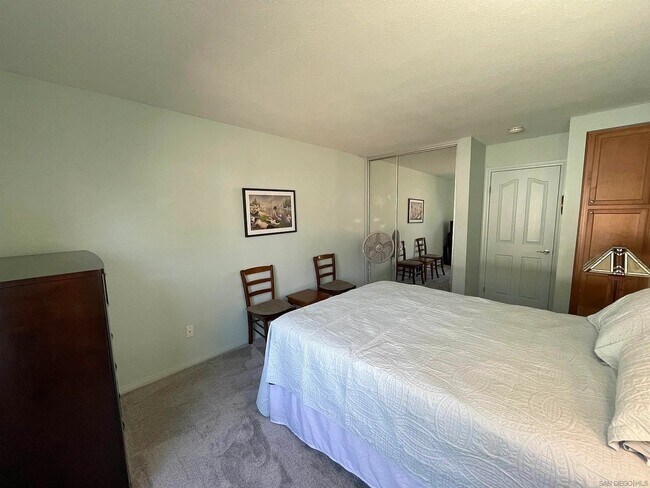 Building Photo - 3030 Suncrest Dr