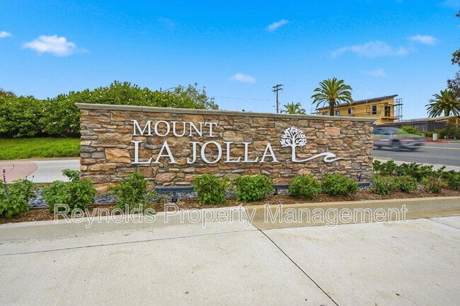 Building Photo - 2279 Caminito Cabala