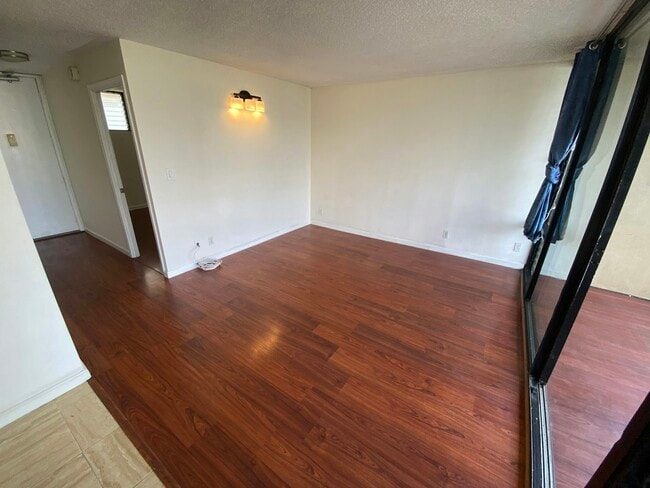 Building Photo - 2121 Ala Wai Blvd