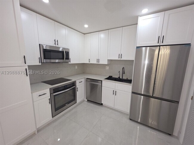 Building Photo - 12811 SW 43rd Dr
