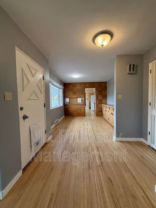 Building Photo - 1726 Alder Dr